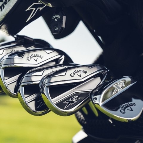 Callaway, zestaw kijów do golfa model XR-26 (12 kijów z torbą typ standbag), irony na staloowych szaftach regular, dla golfisty 